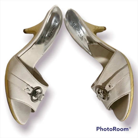 MICHAEL Michael Kors Tan Kitten Heel Mules Sz 9M - Picture 3 of 8